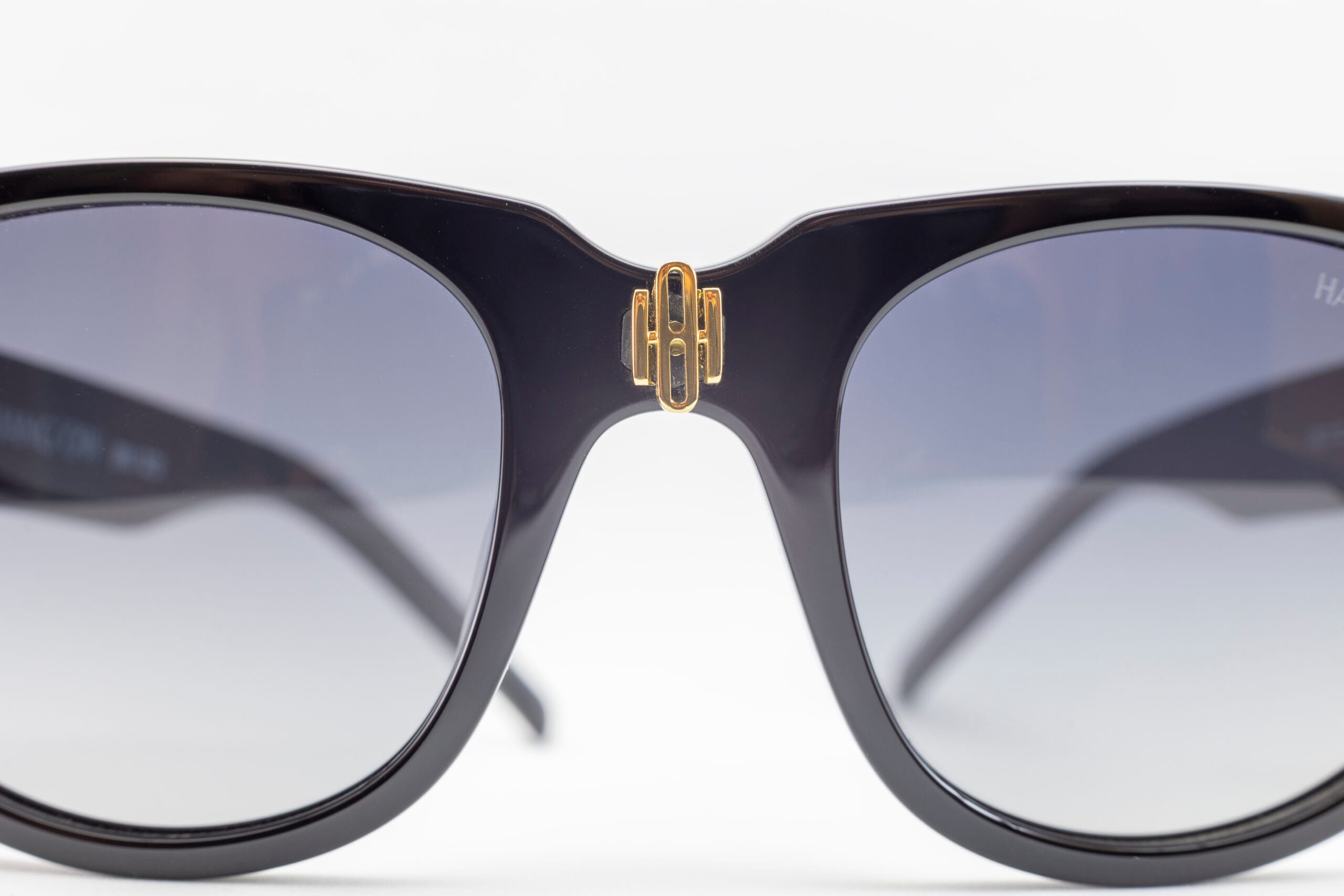 Sleek Black & Shiny Square Red/White - Imagen 5