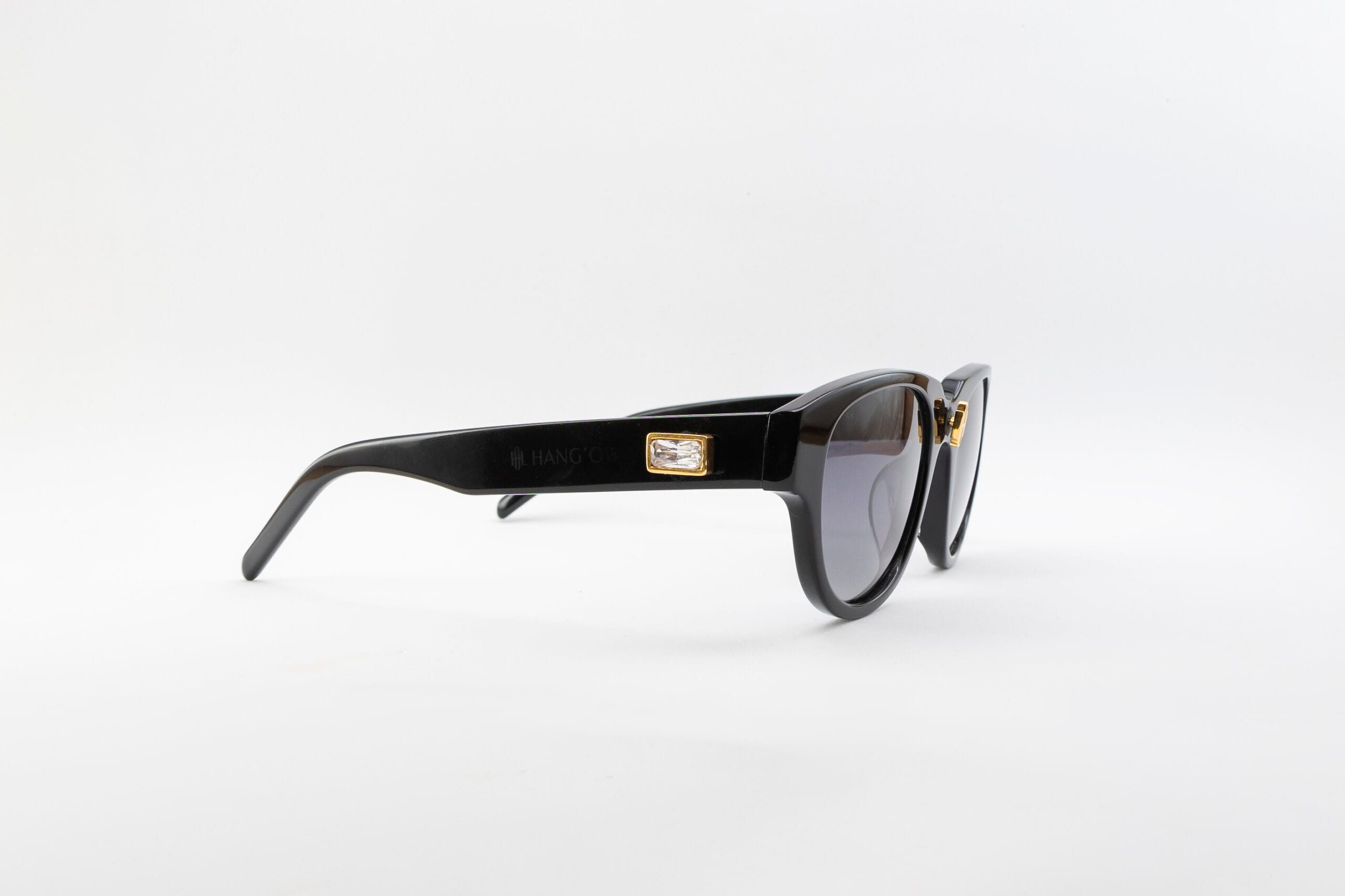 Sleek Black & Shiny Square Red/White - Imagen 3